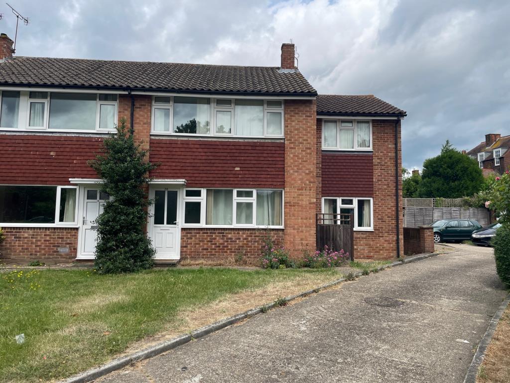 Lot: 84 - SEVEN-BEDROOM HOUSE IN POPULAR LOCATION - Front view of property